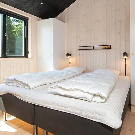 12 Person In 哈泽斯莱乌