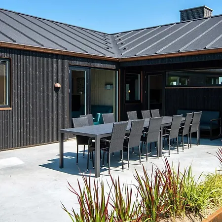 12 Person In * 哈泽斯莱乌