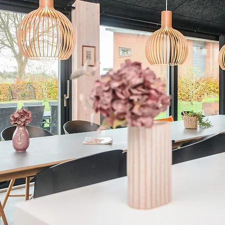 度假居 12 Person In *