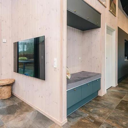 12 Person In 哈泽斯莱乌